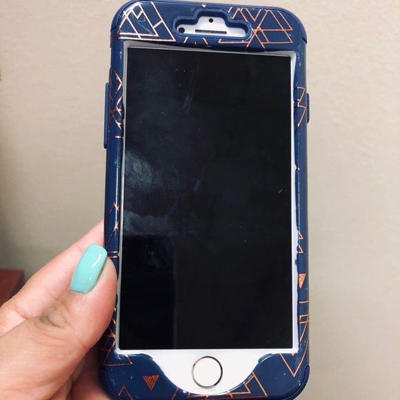 Triangular iPhone Case - Picture 3 of 5